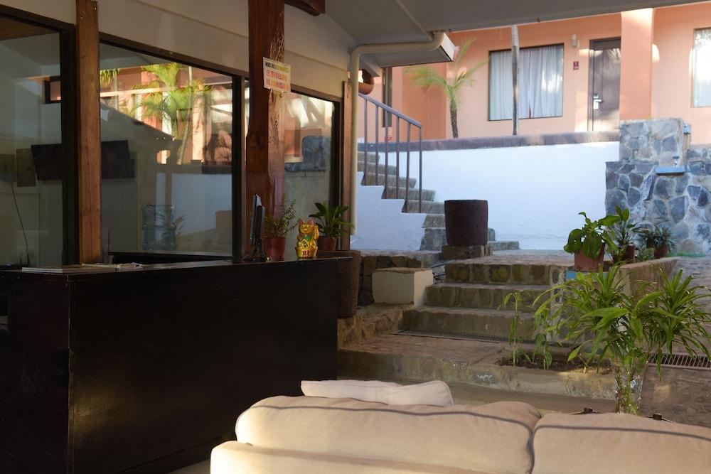 Coco Beach Hotel Exterior photo