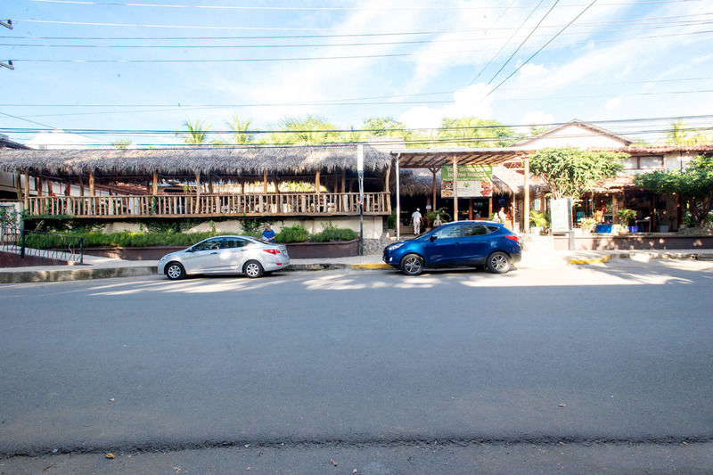 Coco Beach Hotel Exterior photo