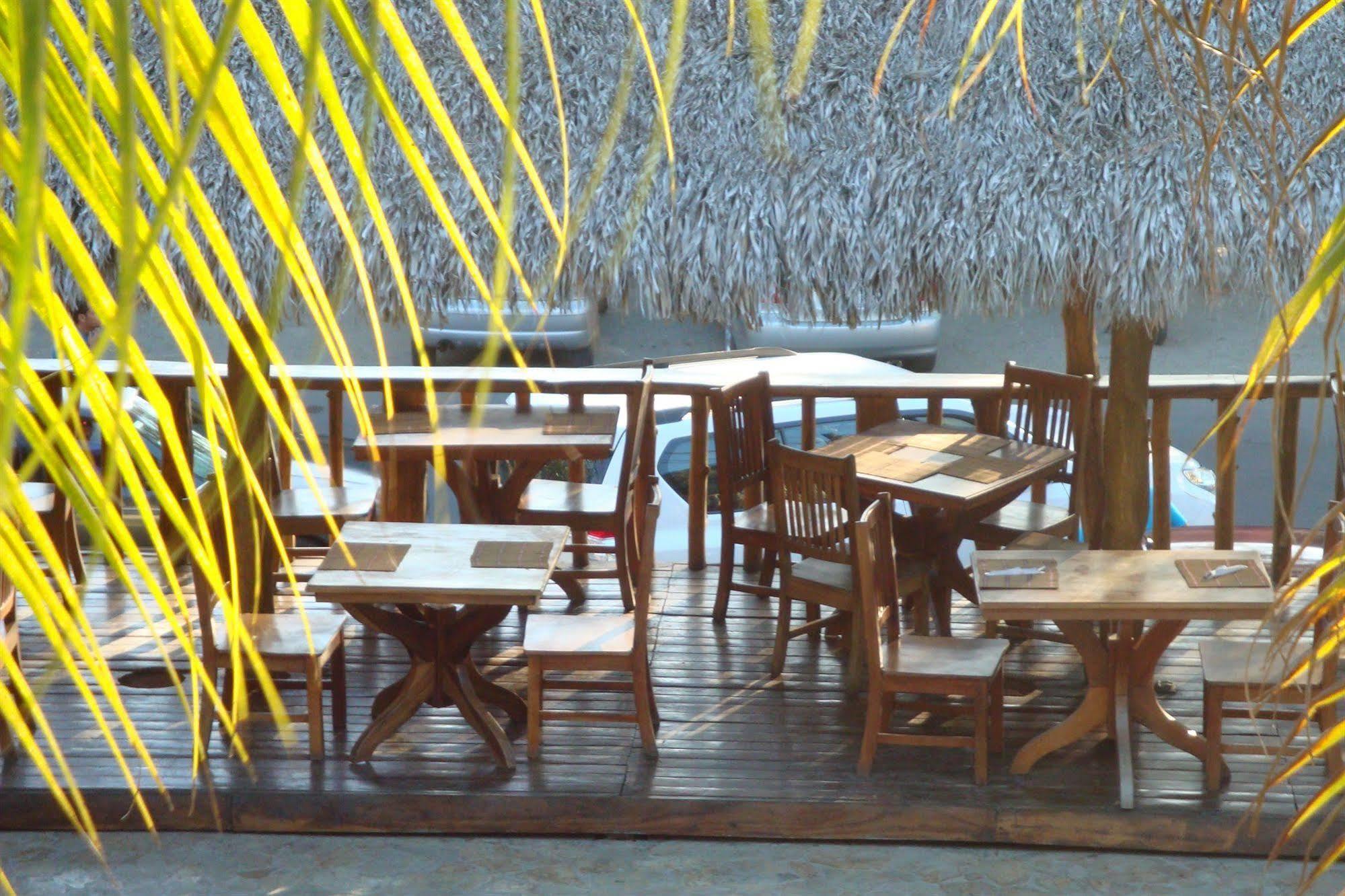 Coco Beach Hotel Exterior photo